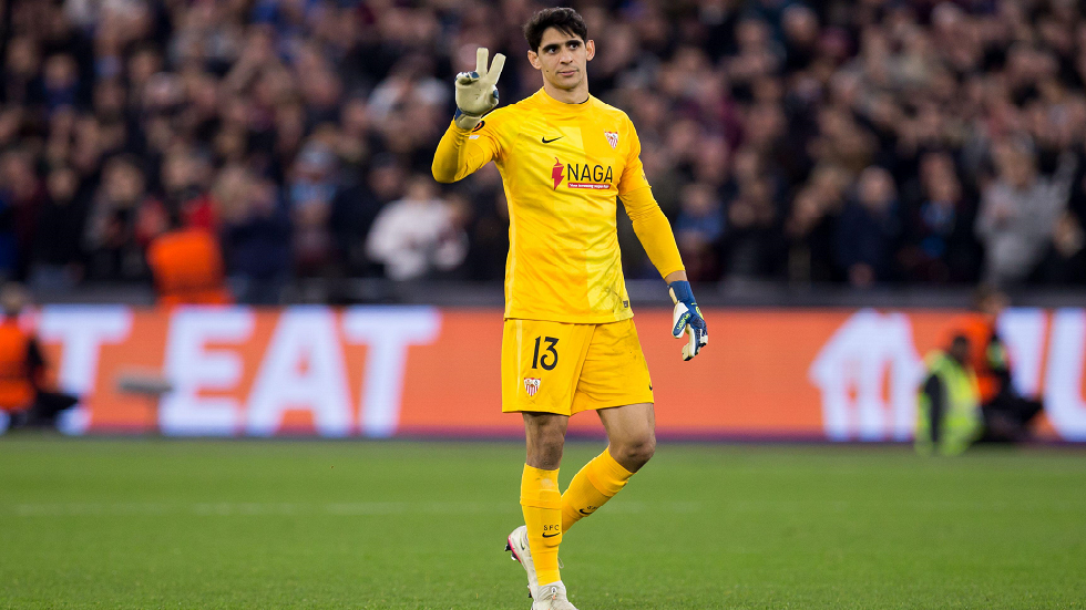 الحارس المغربي بونو على رادار مانشستر يونايتد