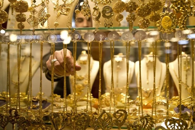 تجارة الذهب بالمغرب تعيش “أزمة” وسط مخاوف من انهيار قيمة “المعدن الأصفر” تجارة الذهب بالمغرب تعيش “أزمة” وسط مخاوف من انهيار قيمة “المعدن الأصفر”